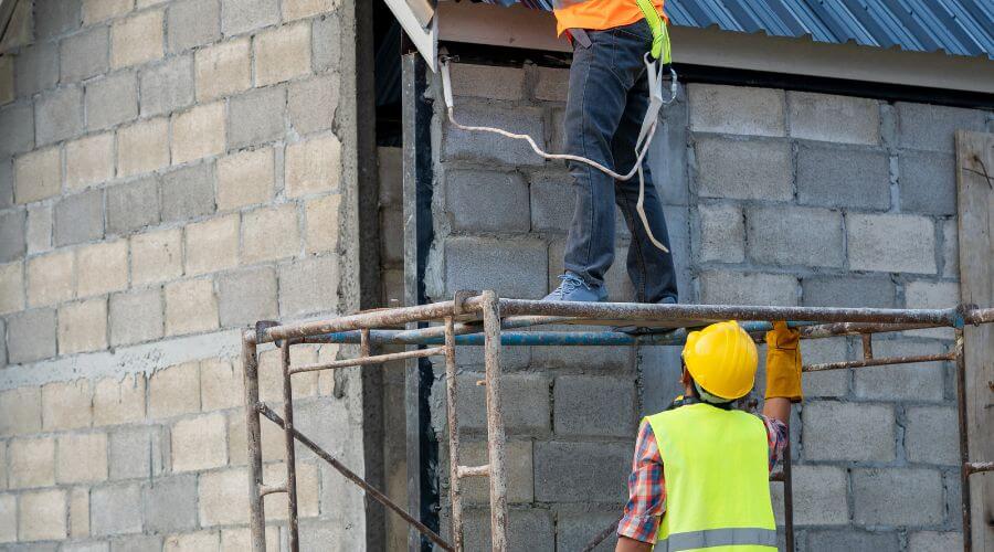 Expert Emergency Roof Repairs services in Fennville, MI